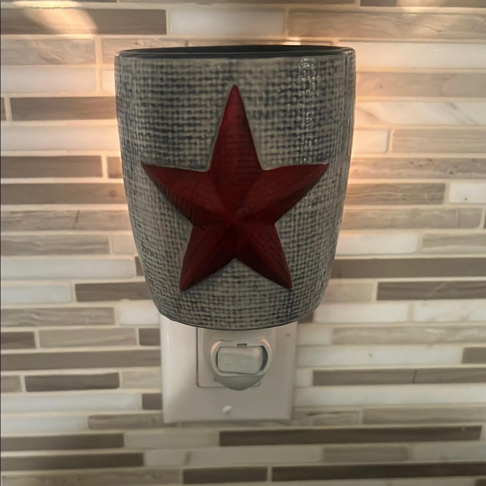 Scentsy- Red Star Wall Plug-In Warmer